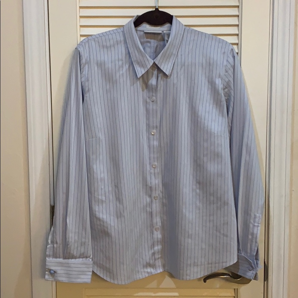 Liz Claiborne 100% cotton no iron cuffed blouse